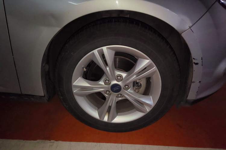 Used Ford Focus 2012 Sedan 1.6L Automatic Fashion Edition Right Front Wheel Hub