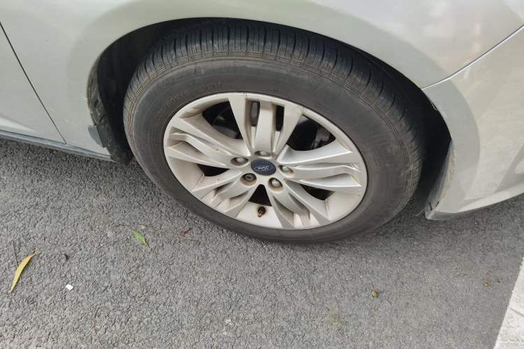 Used Ford Focus 2012 Sedan 1.6L Automatic Comfort Model Right Front Wheel Hub