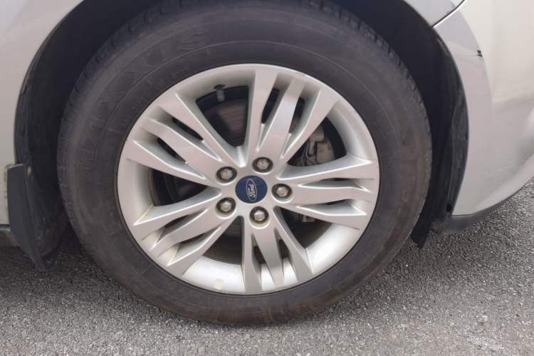 Used Ford Focus 2012 Hatchback 1.6L Automatic Comfort Model Right Front Wheel Hub