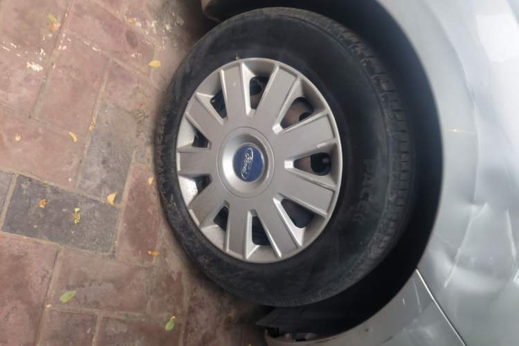 Used Ford Focus 2012 Sedan Classic 1.8L Automatic Base Model Right Front Wheel Hub