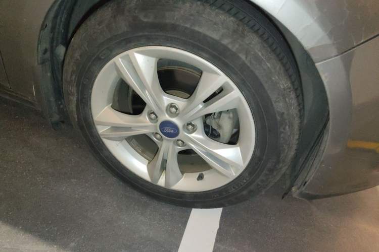 Used Ford Focus 2012 Sedan 1.6L Automatic Fashion Edition Right Front Wheel Hub