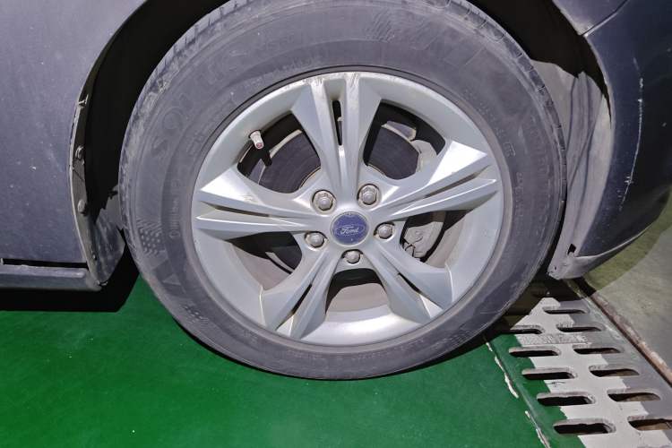 Used Ford Focus 2012 Sedan 1.6L Automatic Fashion Edition Right Front Wheel Hub