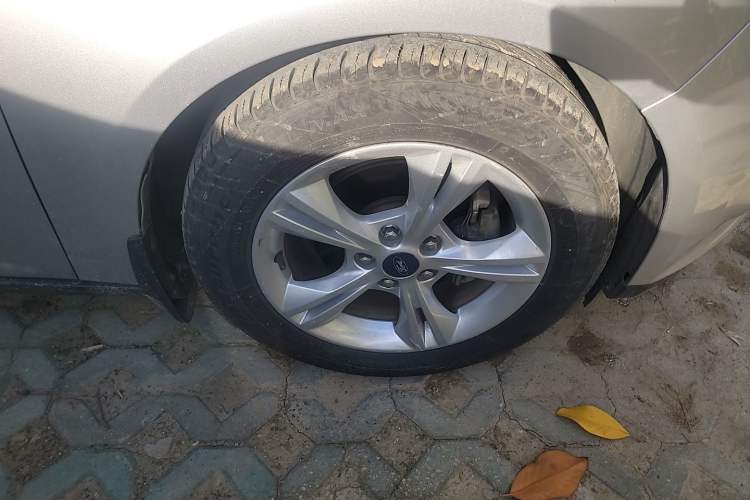 Used Ford Focus 2012 Sedan 1.6L Automatic Fashion Edition Right Front Wheel Hub
