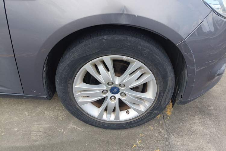 Used Ford Focus 2012 Sedan 1.6L Manual Comfort Model Right Front Wheel Hub