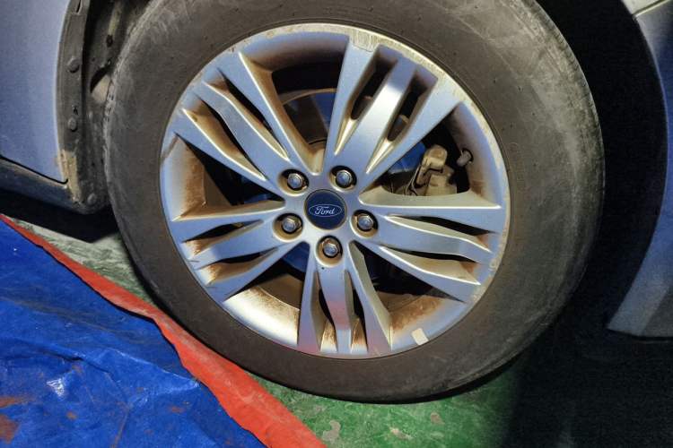 Used Ford Focus 2012 Sedan 1.6L Manual Comfort Model Right Front Wheel Hub