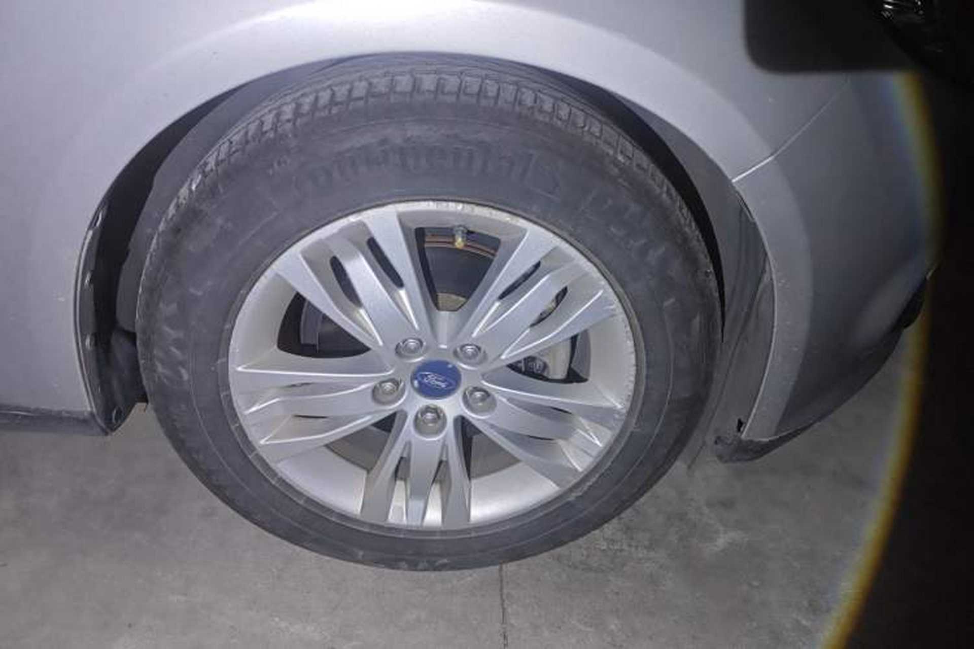 Used Ford Focus 2012 Hatchback 1.6L Automatic Comfort Model Right Front Wheel Hub