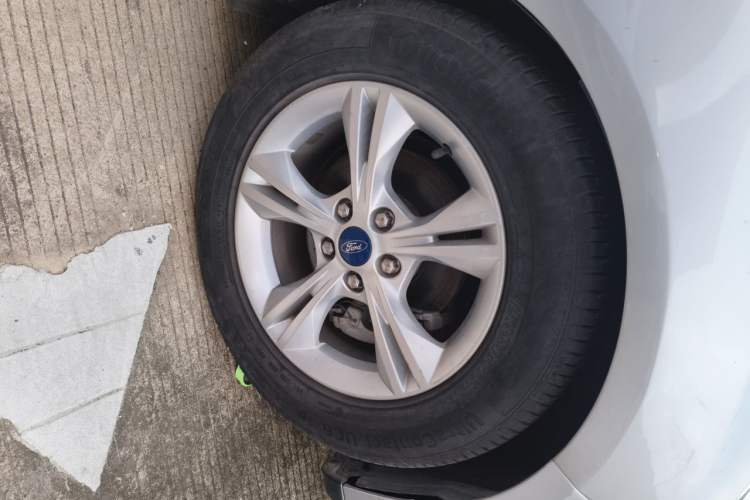 Used Ford Focus 2012 Hatchback 1.6L Automatic Fashion Edition Right Front Wheel Hub
