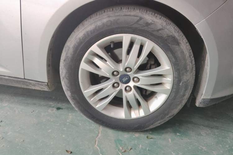 Used Ford Focus 2012 Hatchback 1.6L Automatic Comfort Model Right Front Wheel Hub