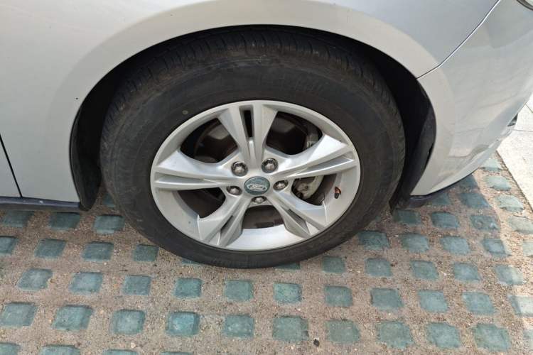 Used Ford Focus 2012 Sedan 1.6L Automatic Fashion Edition Right Front Wheel Hub