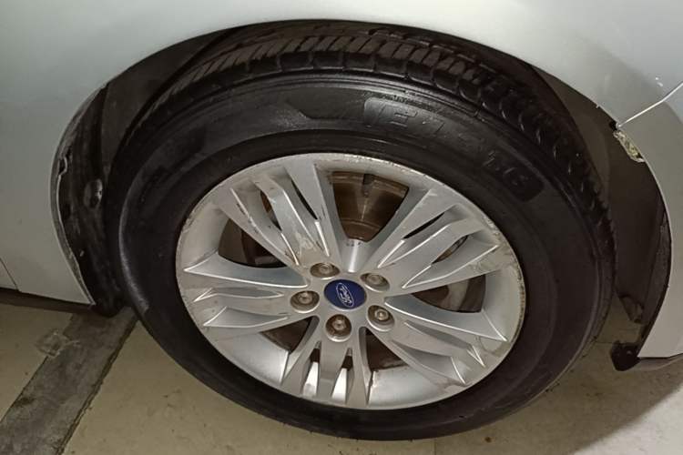 Used Ford Focus 2012 Hatchback 1.6L Automatic Comfort Model Right Front Wheel Hub