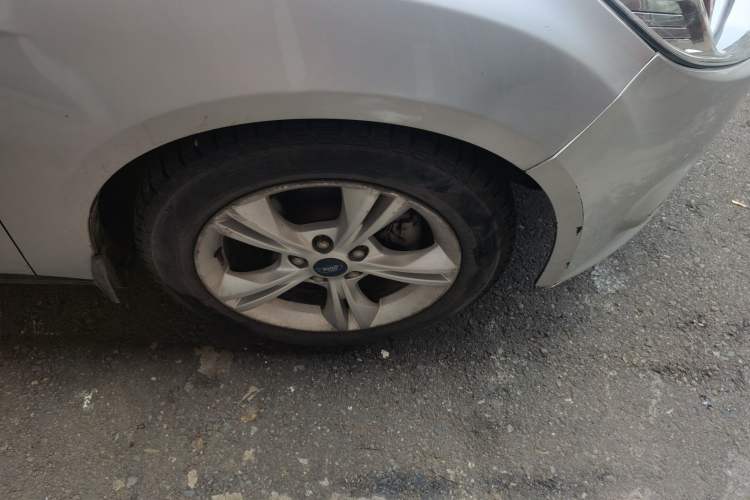 Used Ford Focus 2012 Sedan 1.6L Manual Fashion Edition Right Front Wheel Hub