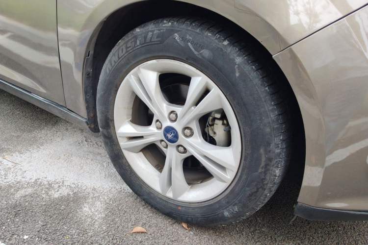 Used Ford Focus 2012 Sedan 1.6L Automatic Fashion Edition Right Front Wheel Hub