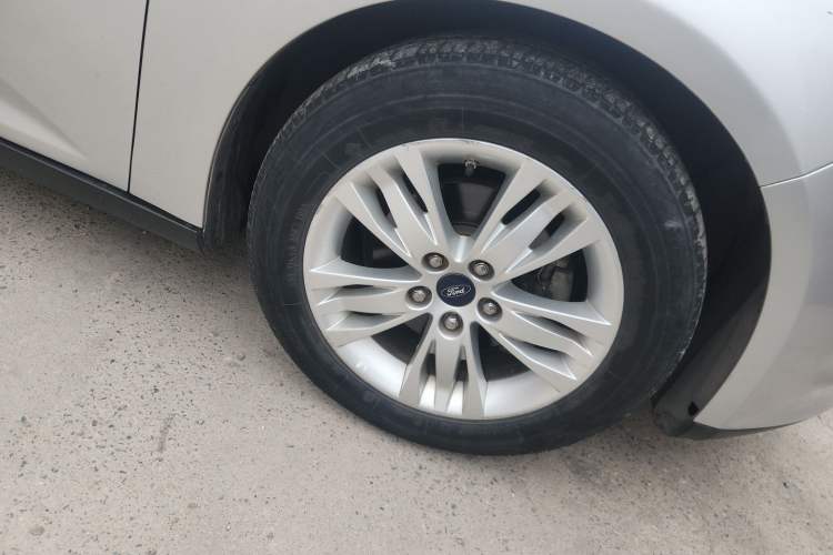 Used Ford Focus 2012 Hatchback 1.6L Automatic Comfort Model Right Front Wheel Hub