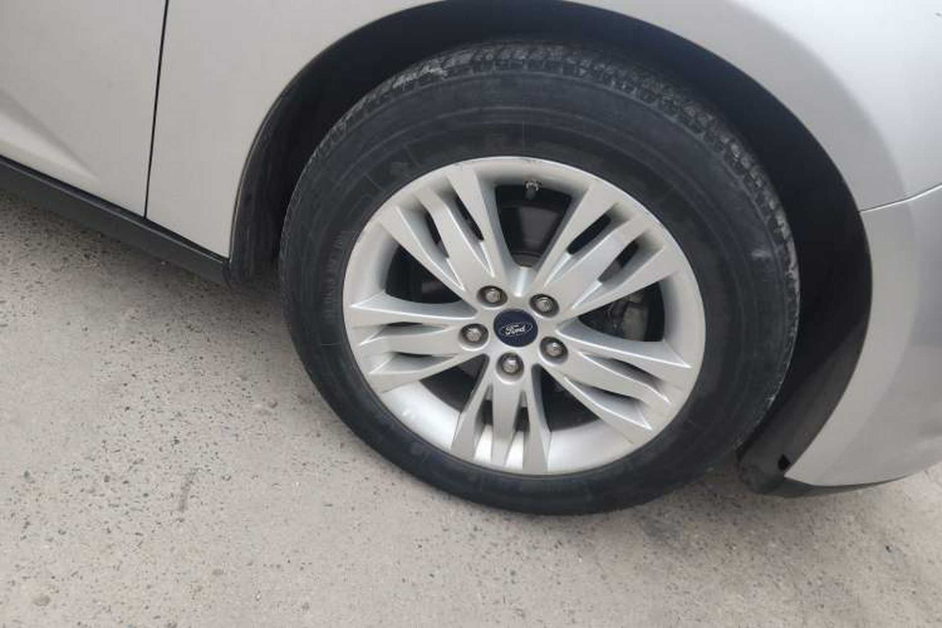 Used Ford Focus 2012 Hatchback 1.6L Automatic Comfort Model Right Front Wheel Hub