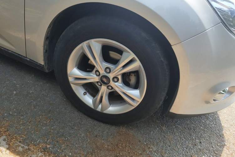 Used Ford Focus 2012 Sedan 1.6L Manual Fashion Edition Right Front Wheel Hub