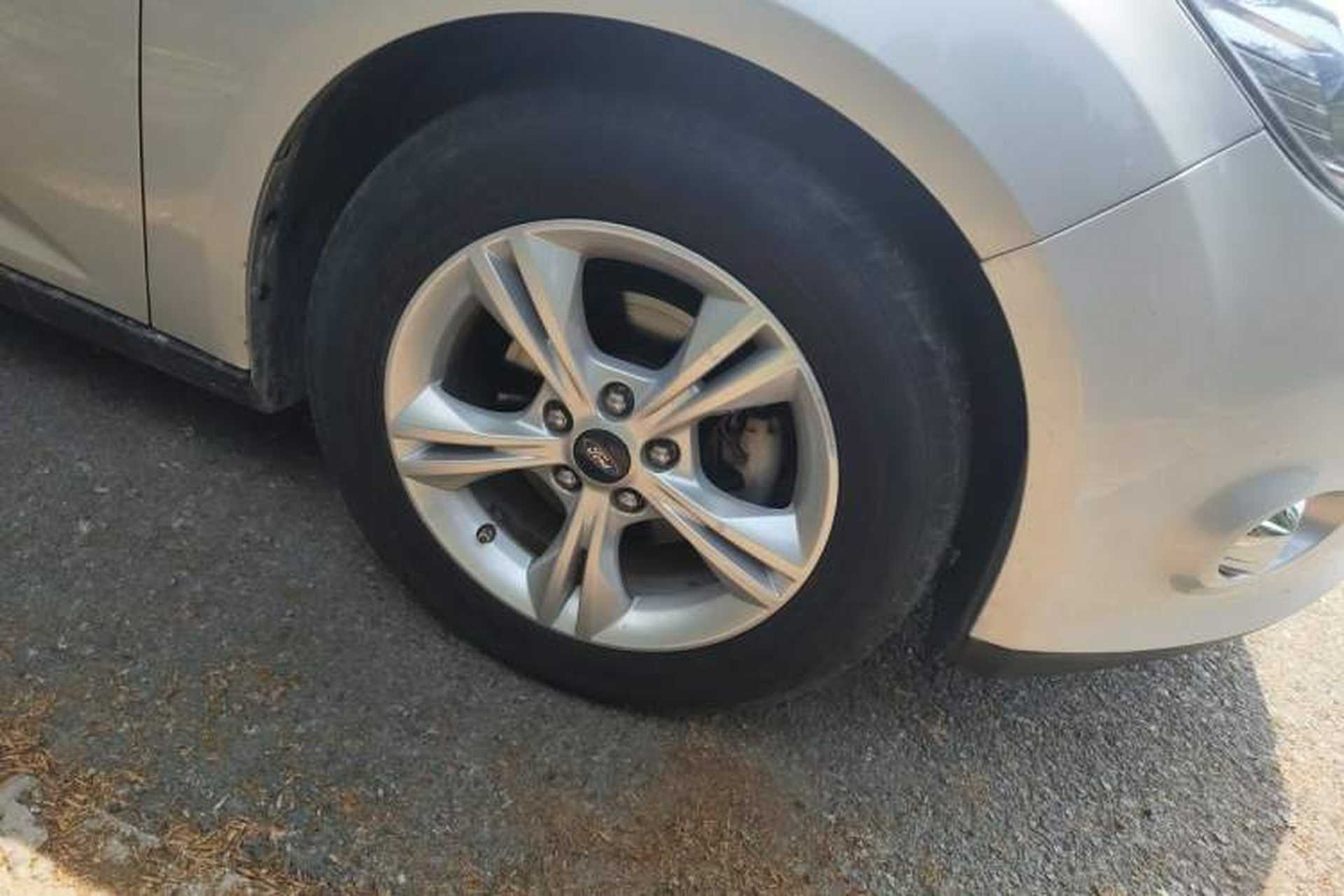 Used Ford Focus 2012 Sedan 1.6L Manual Fashion Edition Right Front Wheel Hub