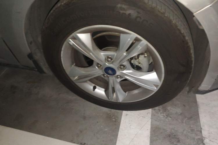 Used Ford Focus 2012 Sedan 1.6L Automatic Fashion Edition Right Front Wheel Hub