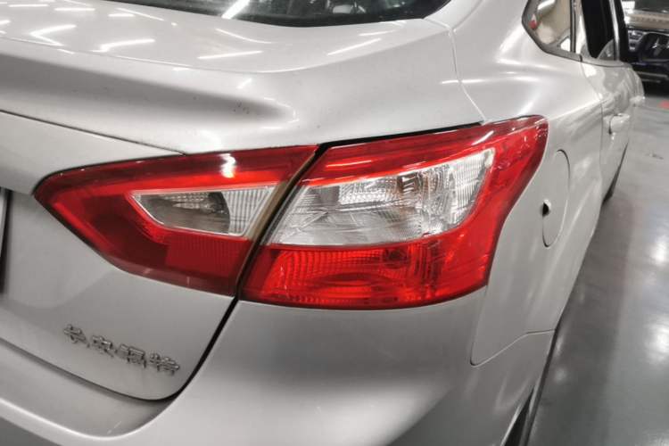 Used Ford Focus 2012 Sedan 1.6L Automatic Fashion Edition Right Rear Taillight