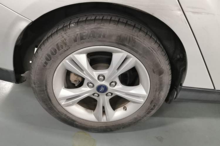 Used Ford Focus 2012 Sedan 1.6L Automatic Fashion Edition Right Rear Wheel Hub