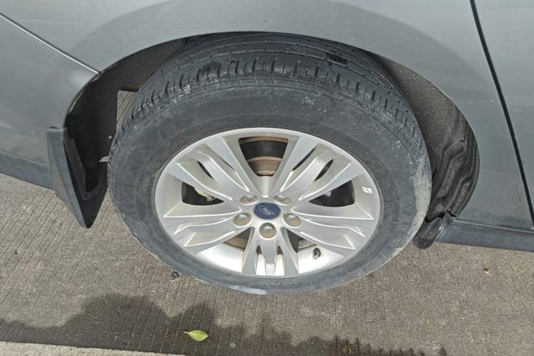 Used Ford Focus 2012 Sedan 1.6L Manual Comfort Model Right Rear Wheel Hub
