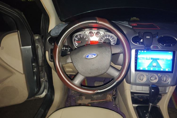 Used Ford Focus 2012 Sedan Classic 1.8L Automatic Base Model Steering Wheel