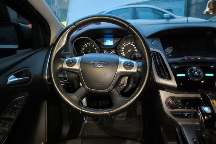 Used Ford Focus 2012 Hatchback 1.6L Automatic Fashion Edition Steering Wheel