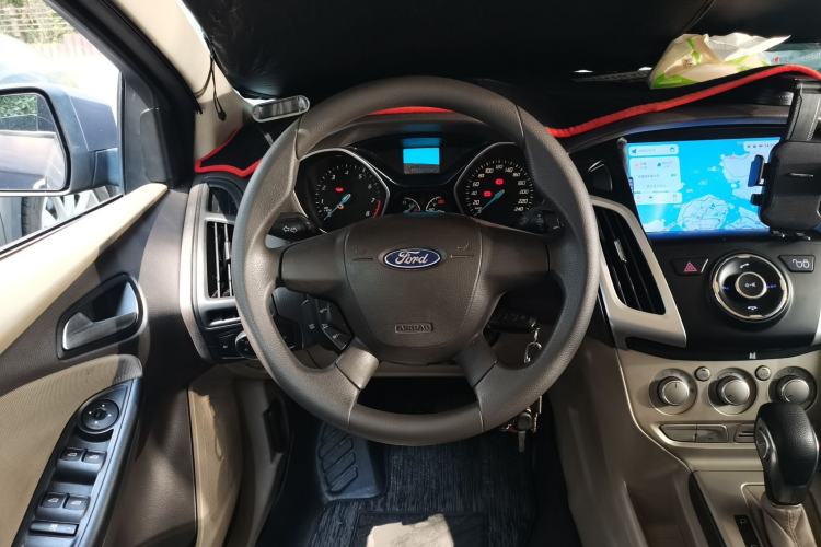 Used Ford Focus 2012 Sedan 1.6L Automatic Comfort Model Steering Wheel