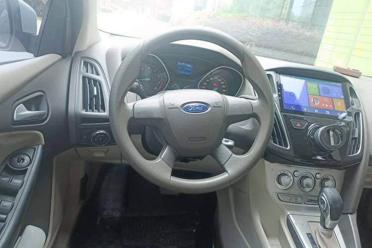Used Ford Focus 2012 Sedan 1.6L Automatic Comfort Model Steering Wheel