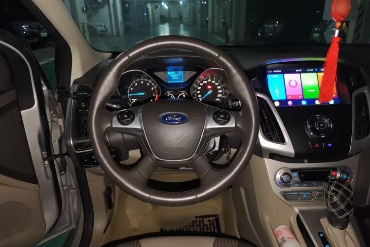 Used Ford Focus 2012 Sedan 1.6L Automatic Fashion Edition Steering Wheel