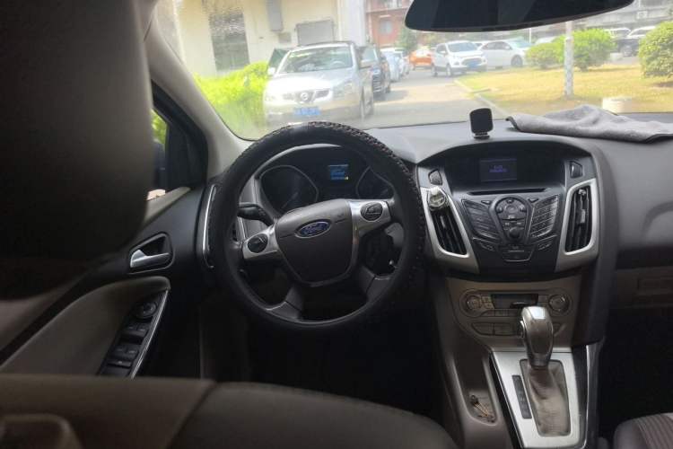Used Ford Focus 2012 Sedan 1.6L Automatic Fashion Edition Steering Wheel