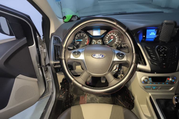 Used Ford Focus 2012 Sedan 1.6L Manual Fashion Edition Steering Wheel