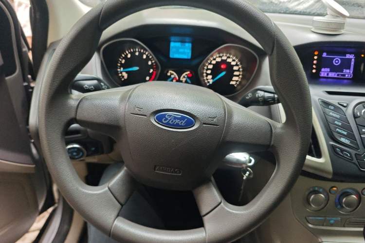 Used Ford Focus 2012 Sedan 1.6L Automatic Comfort Model Steering Wheel