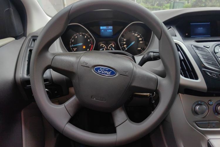 Used Ford Focus 2012 Sedan 1.6L Automatic Comfort Model Steering Wheel