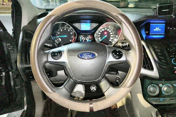 Used Ford Focus 2012 Sedan 1.6L Manual Comfort Model Steering Wheel