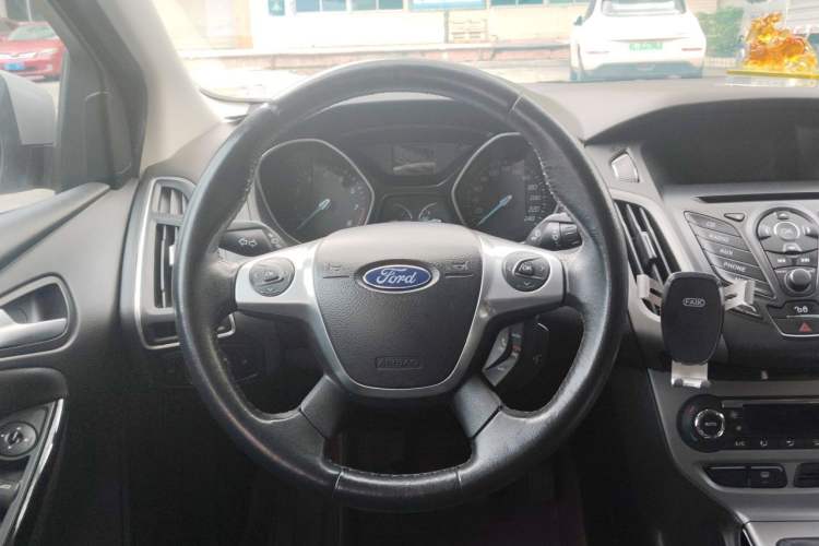 Used Ford Focus 2012 Sedan 1.6L Manual Fashion Edition Steering Wheel