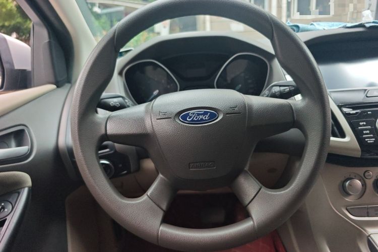Used Ford Focus 2012 Sedan 1.6L Automatic Comfort Model Steering Wheel