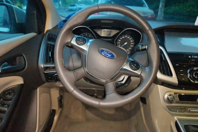 Used Ford Focus 2012 Sedan 1.6L Manual Fashion Edition Steering Wheel
