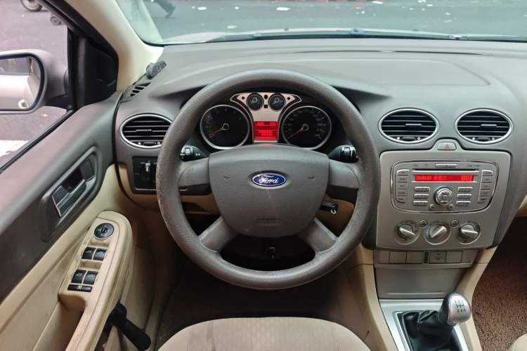 Used Ford Focus 2012 Sedan Classic 1.8L Manual Base Model Steering Wheel