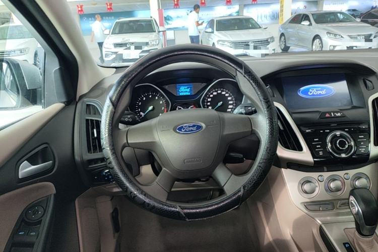 Used Ford Focus 2012 Sedan 1.6L Automatic Comfort Model Steering Wheel