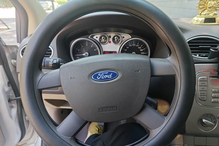Used Ford Focus 2012 Sedan Classic 1.8L Manual Base Model Steering Wheel