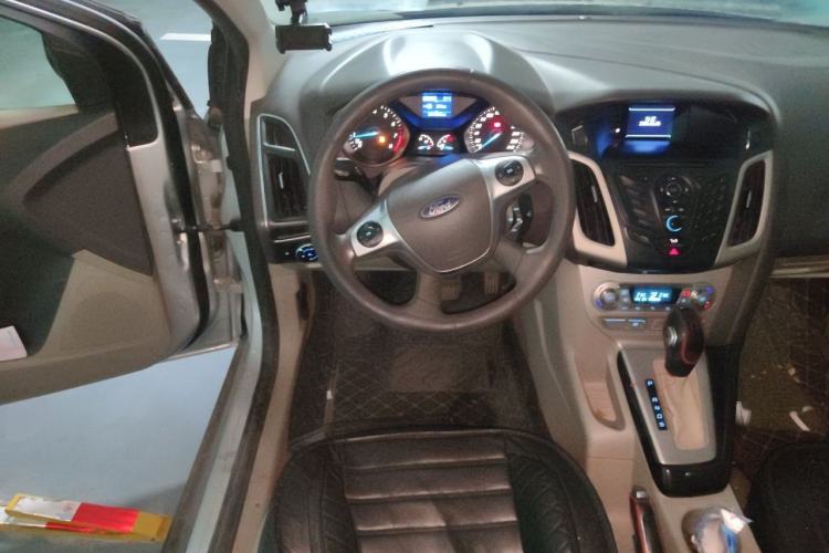 Used Ford Focus 2012 Sedan 1.6L Automatic Fashion Edition Steering Wheel