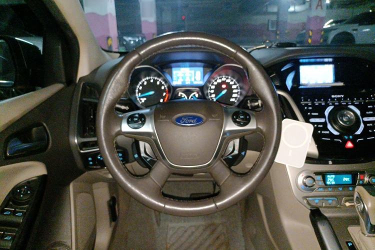 Used Ford Focus 2012 Sedan 2.0L Automatic Flagship Model Steering Wheel