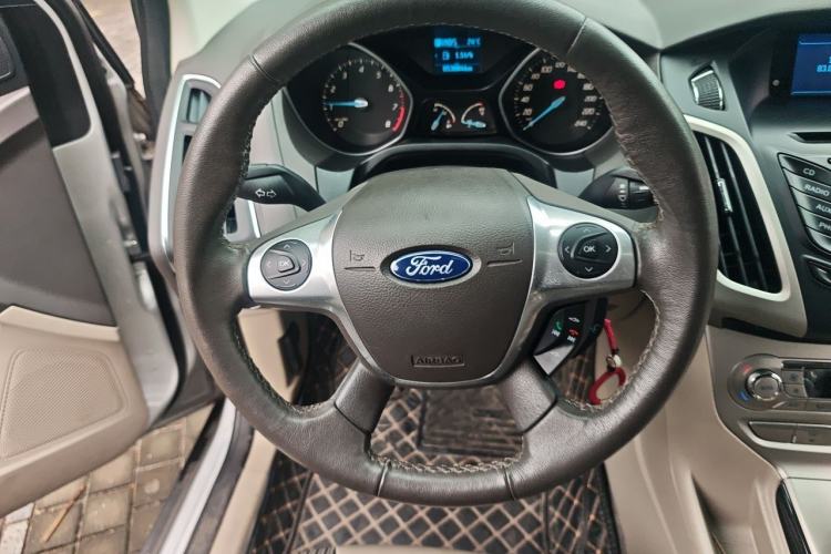 Used Ford Focus 2012 Hatchback 1.6L Automatic Fashion Edition Steering Wheel