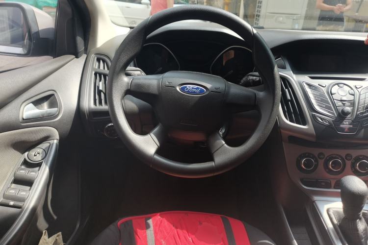 Used Ford Focus 2012 Hatchback 1.6L Manual Comfort Model Steering Wheel