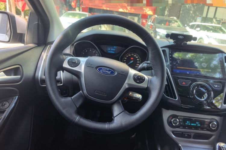 Used Ford Focus 2012 Sedan 1.6L Manual Fashion Edition Steering Wheel