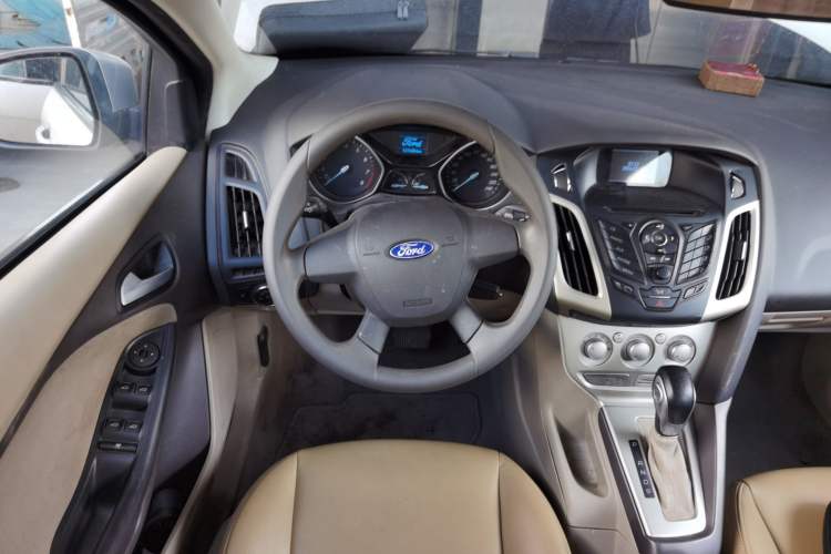 Used Ford Focus 2012 Sedan 1.6L Automatic Comfort Model Steering Wheel