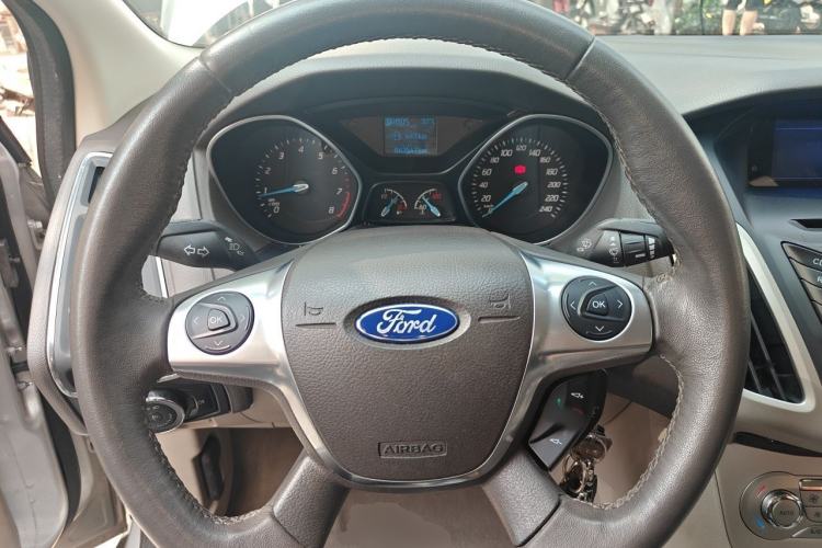 Used Ford Focus 2012 Sedan 1.6L Automatic Fashion Edition Steering Wheel