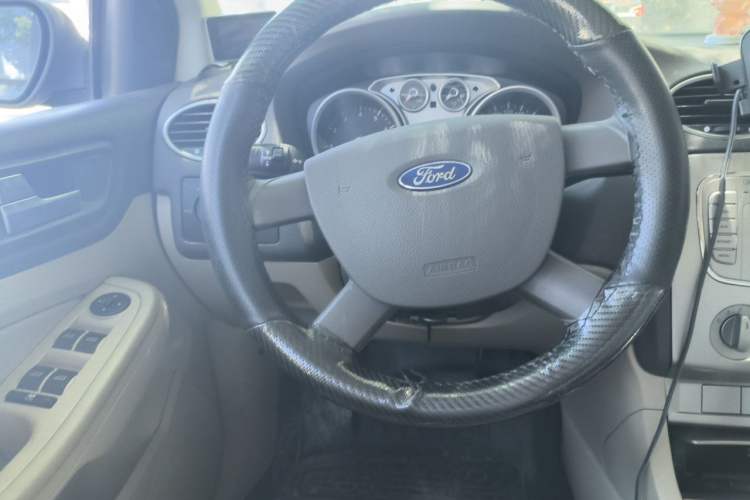Used Ford Focus 2012 Sedan Classic 1.8L Automatic Base Model Steering Wheel