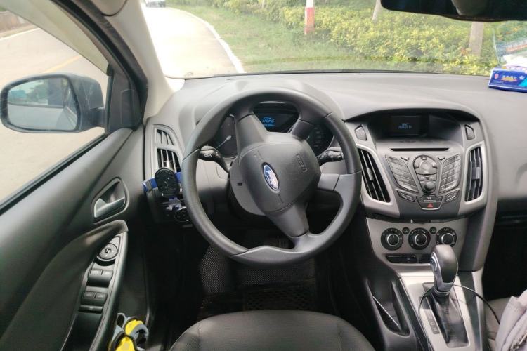 Used Ford Focus 2012 Hatchback 1.6L Automatic Comfort Model Steering Wheel