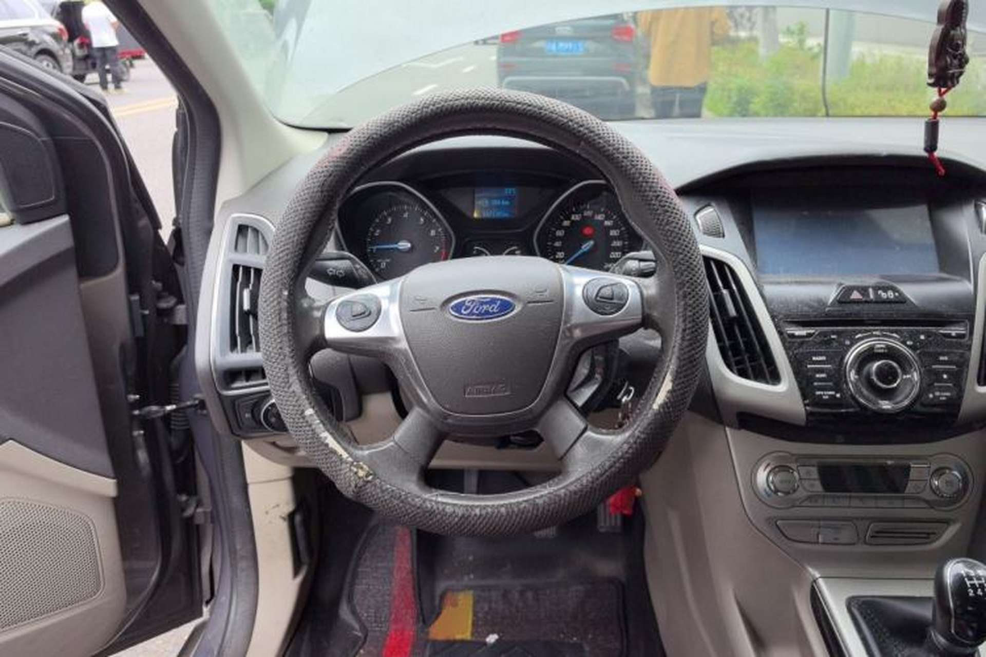 Used Ford Focus 2012 Sedan 1.6L Manual Fashion Edition Steering Wheel
